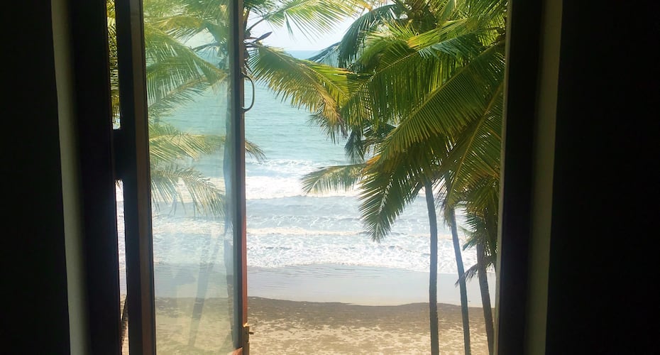TROPICAL VIBES 5BHK Luxury Beach House, Goa 4
